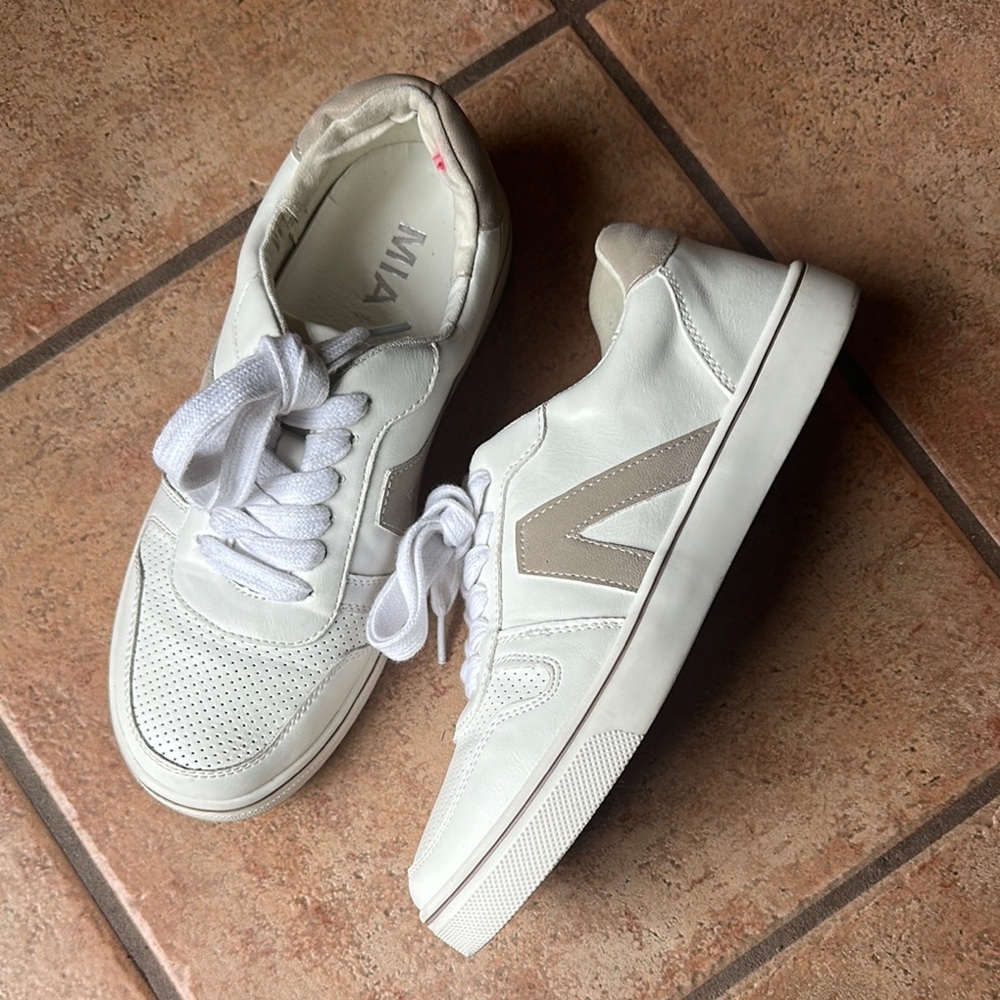 MIA White and Tan neutral small platform sneakers